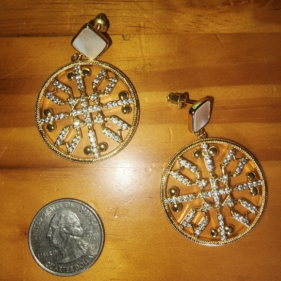 Bekindot Gold Earrings - Picture 3 of 5